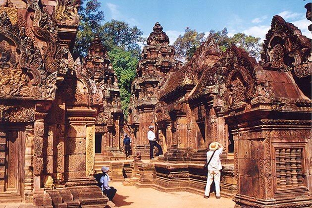 Banteay Srei temple - best luxury tours of cambodia