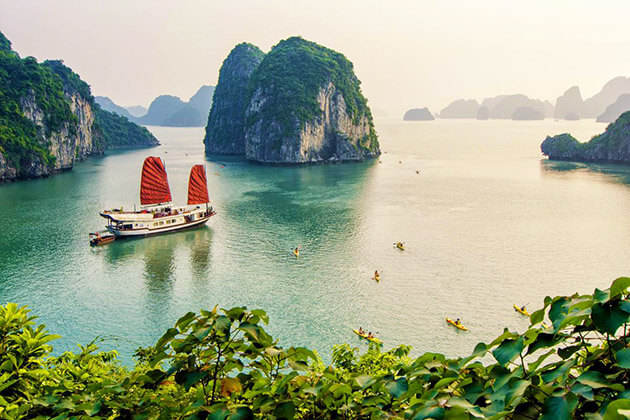 halong bay - asia travel guide